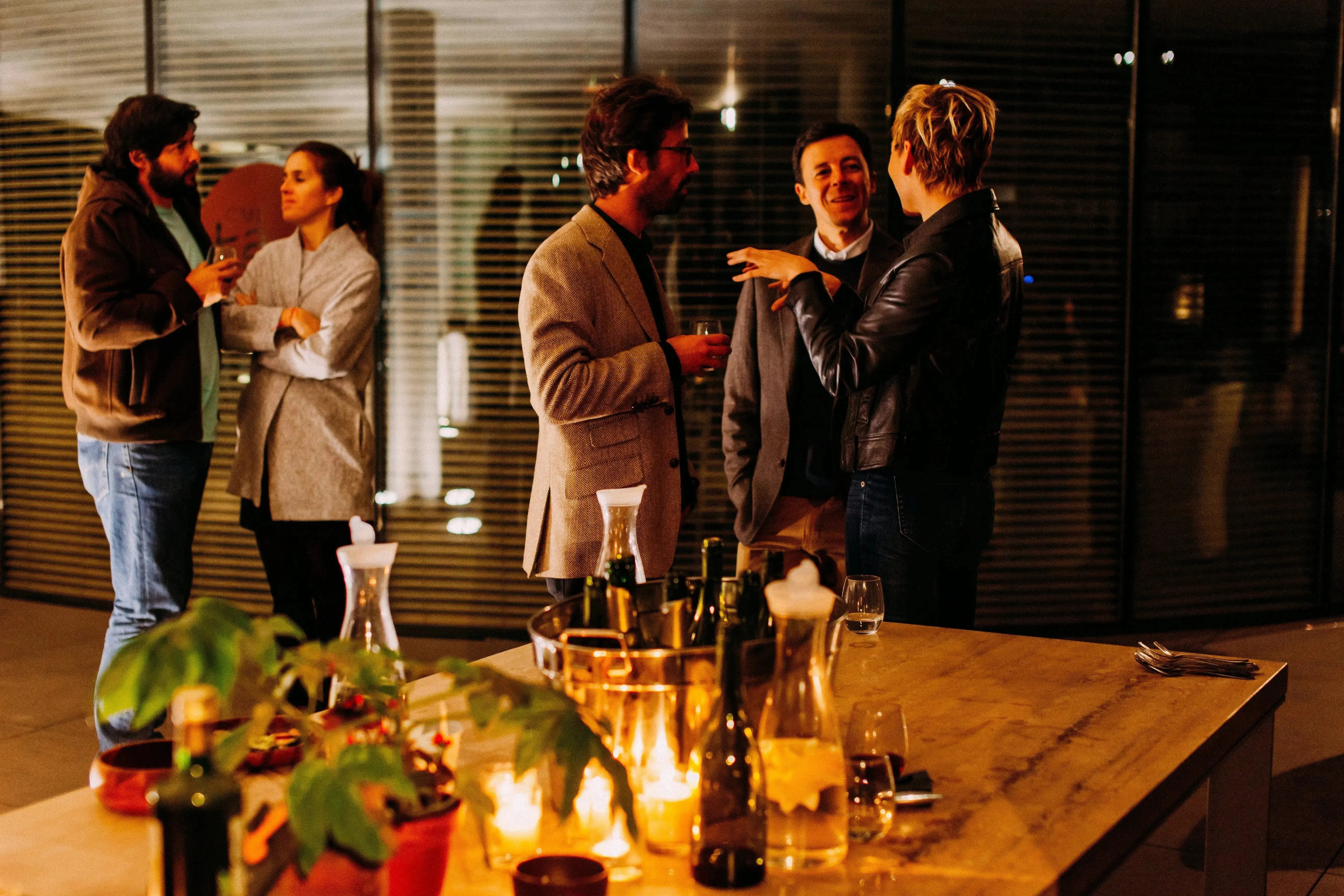 How to Use an NFC Business Card at Networking Events (3 Real-World Scenarios + Pro Tips)